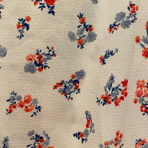 Floral White Top - Picture 3 of 6